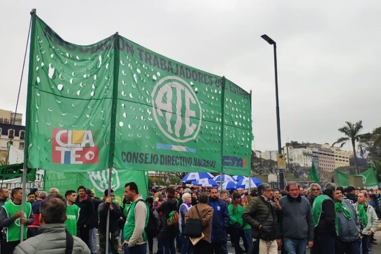 ATE realiza un paro nacional y se moviliza al Ministerio de Desregulación