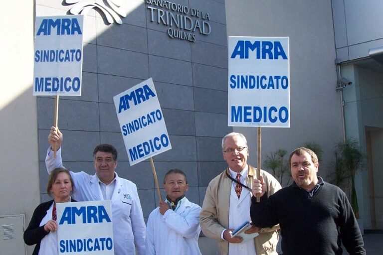 La Asociación de Médicos expresó su rechazo al proyecto de desregulación profesional y advirtió que «sin los colegios no se podrían detectar ‘falsos galenos’»