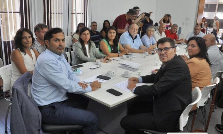 El Gobierno de Santa Fe y los gremios estatales y docentes debaten paritarias