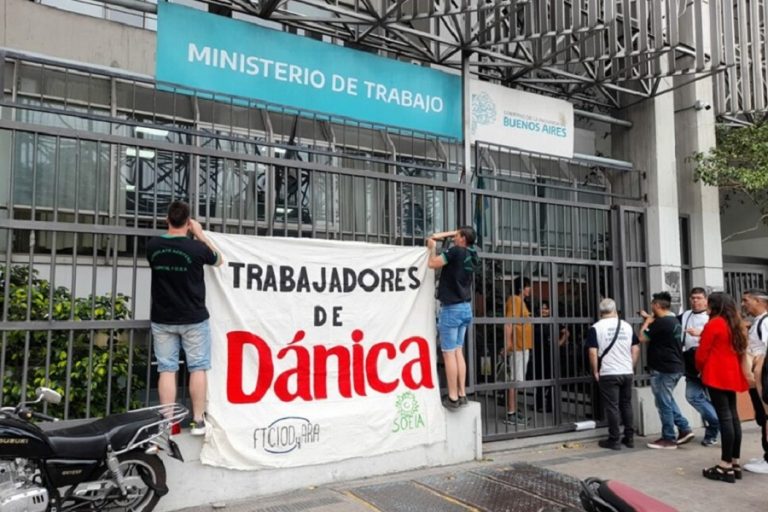 Trabajadores de Dánica denuncian el intento de cierre de la fábrica de Llavallol
