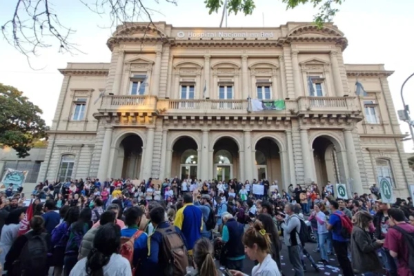 Abrazo solidario al Hospital de Salud Mental Laura Bonaparte