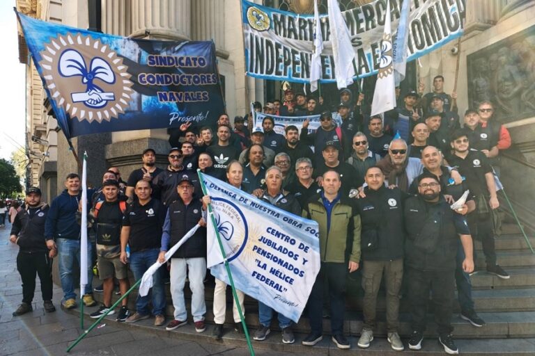 Los gremios navales organizaron una protesta en Rosario y Santa Fe