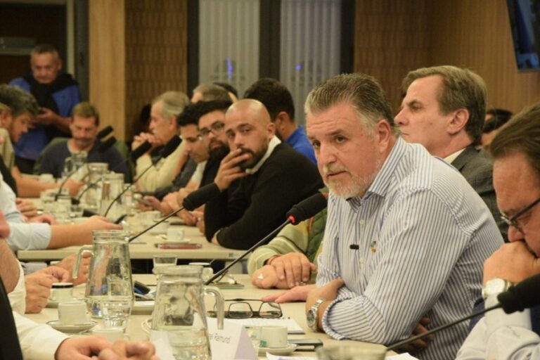 Mariano Moreno cruzó a legisladores por su ausencia en un encuentro clave sobre soberanía y Marina Mercante
