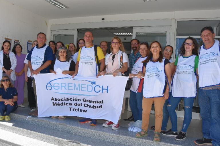 Los médicos públicos de Chubut paran este martes y advierten que habrá otra medida en mayo