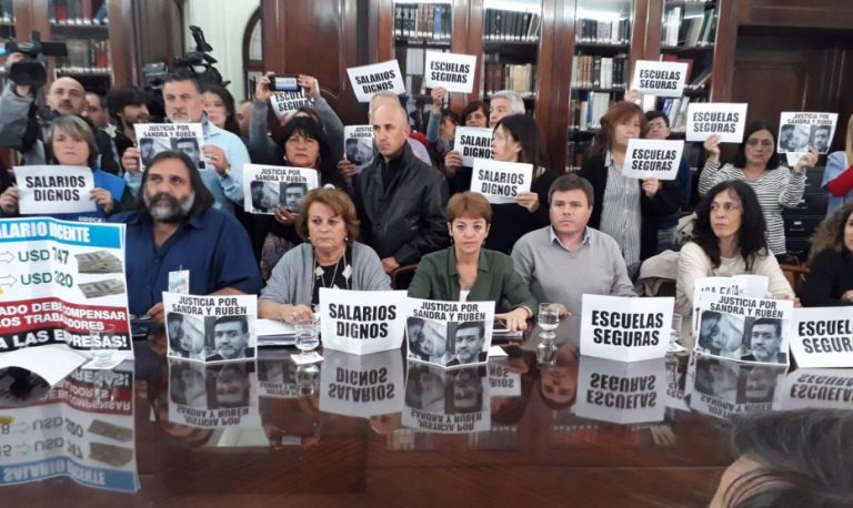 En vísperas de un nuevo año de conflictos, gremios docentes pidieron a Vidal que convoque «urgente» a paritarias