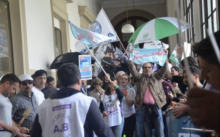 Judiciales iniciaron medida de fuerza y convocaron a otro paro con movilización para la semana próxima