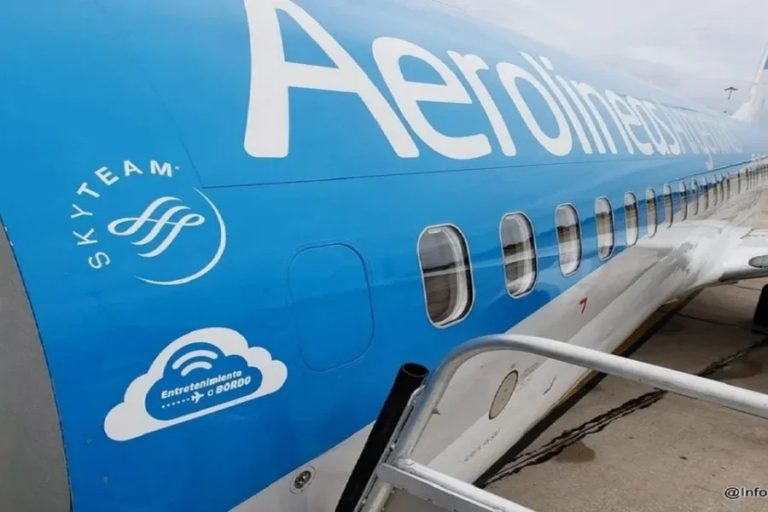 Aeronáuticos denuncian la intención del Gobierno de forzar el cierre de Aerolíneas Argentinas