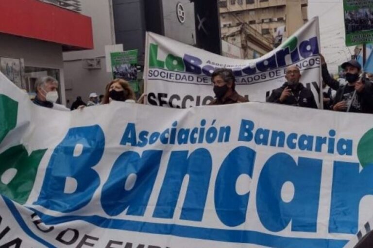Despidos y ajuste: La Bancaria lanza un plan de lucha contra el Santander