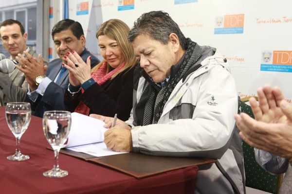 Bertone acordó cursos de capacitación con la Fundación UOCRA