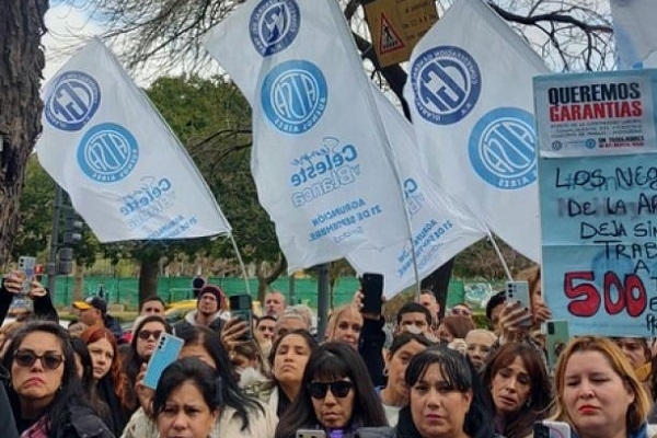 Convocan a un paro en el Hospital Naval por 500 puestos en riesgo