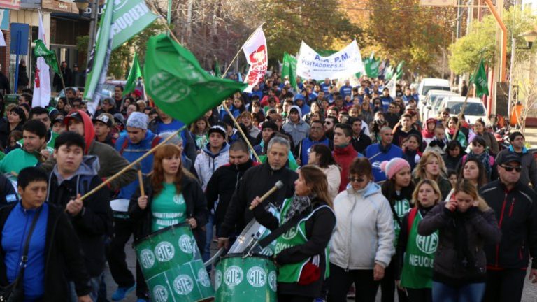 Los estatales neuquinos se movilizaron contra los tarifazos