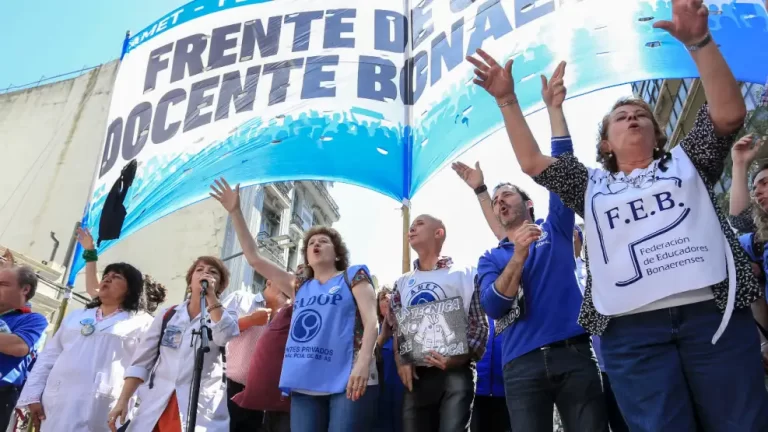 Docentes bonaerenses cerraron la paritaria, una señal política frente al ajuste