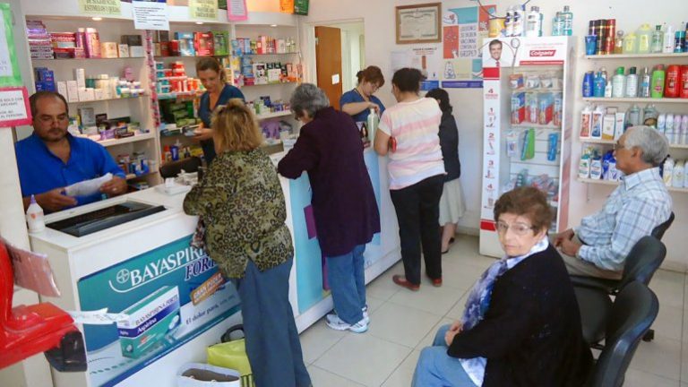 Los empleados de farmacias acordaron un aumento del 37%