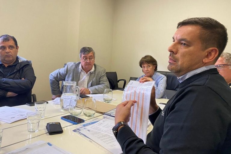 El secretario de Fleteros lanzó una advertencia: “No necesitamos cortar las rutas, con parar los camiones es suficiente”