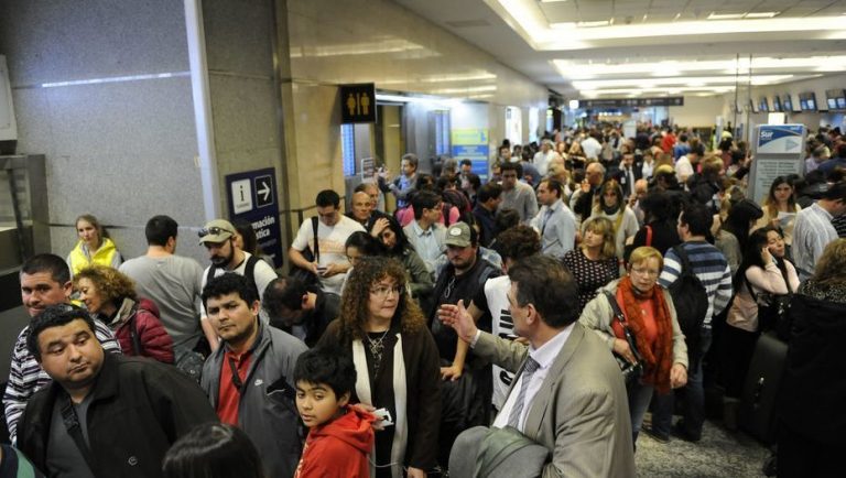 Esperan un «viernes caliente» en Aeroparque y Ezeiza por más asambleas gremiales