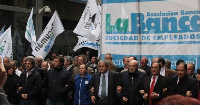 Bancarios piden reabrir su paritaria y van por otro aumento del 9%