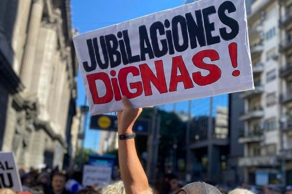 La CATT y la UGATT convocaron a la marcha en apoyo a los jubilados