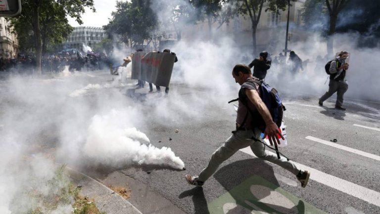 Masiva manifestación en París contra la reforma laboral de Hollande