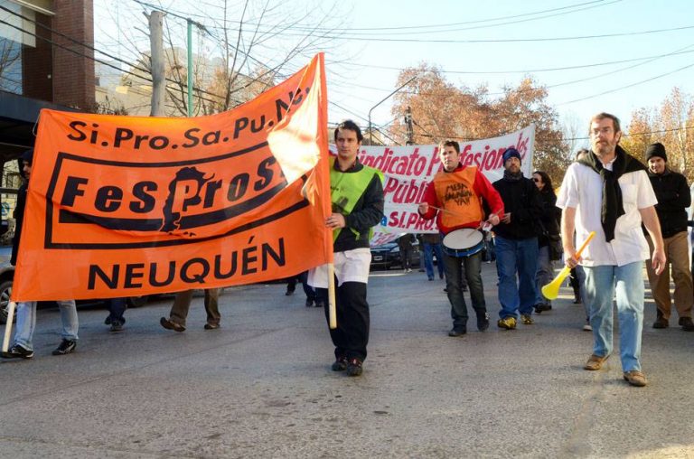 Médicos y enfermeros realizan paro en Neuquén