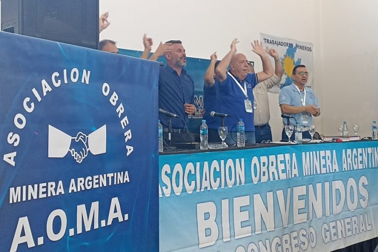 Mineros acordó un aumento salarial del 26%