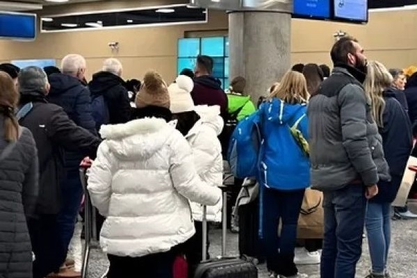 Aeronáuticos realizaron «paros parciales» en Aeroparque