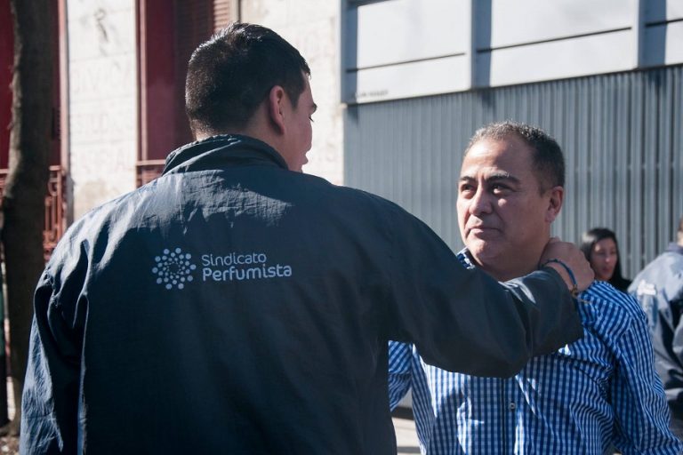 Perfumistas logran un nuevo acuerdo salarial.