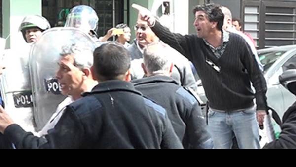 Protesta de municipales de Avellaneda deja heridos de balas de goma