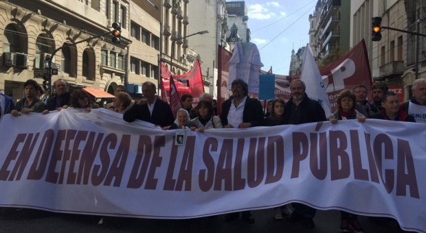 Paritarias: médicos bonaerenses llevaron su “Carpa Sanitaria” al Obelisco porteño