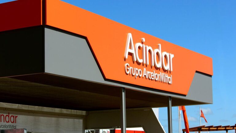Acindar echó a 130 trabajadores y estalló el conflicto con la UOM-Villa Constitución