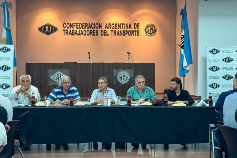 Sindicatos lanzaron la «Mesa Nacional del Transporte» para enfrentar las políticas oficialistas