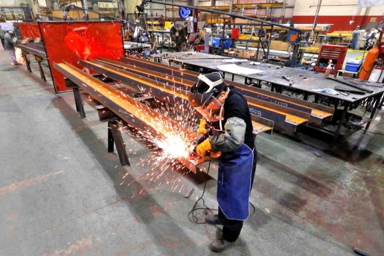 La UOM acordó un aumento de julio a octubre del 12,54% para los metalúrgicos.