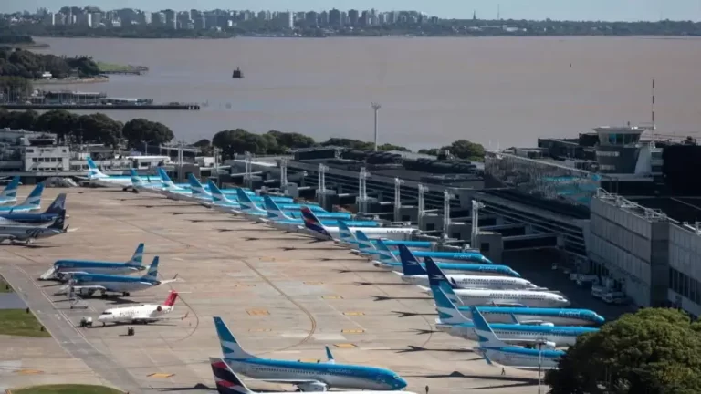 Aerolíneas Argentinas selló un acuerdo paritario de siete meses y despejó la amenaza de paros para el Mundial y las vacaciones de invierno