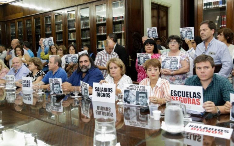 Provincia ofreció aumento por inflación 2019, más 5%: rechazo de los gremios docentes