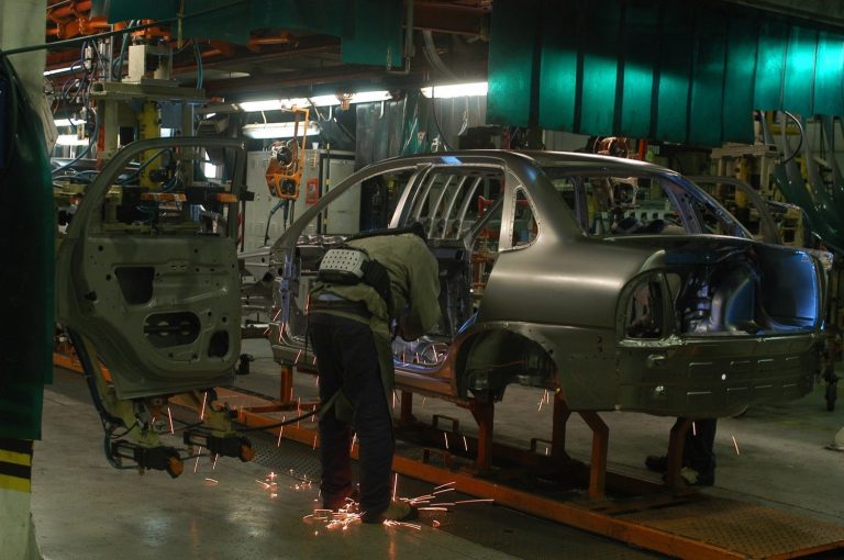 El SMATA negocia la continuidad laboral en General Motors