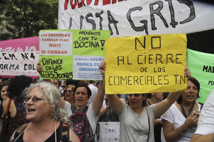 Gobierno porteño y gremios docentes se reúnen por cierre de escuelas nocturnas