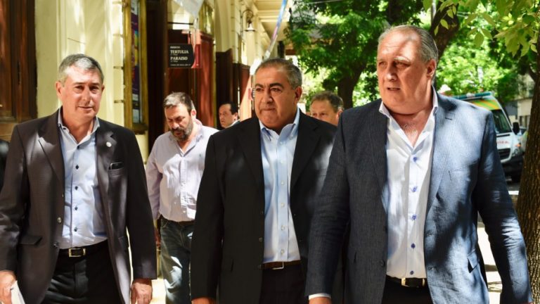 Macri gira 13 mil millones a los gremios para frenar un paro nacional