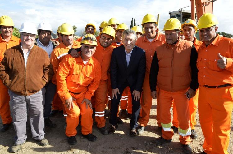 En el Día del Trabajador Macri cuestionó el exceso de personal, el ausentismo y el abuso de licencias