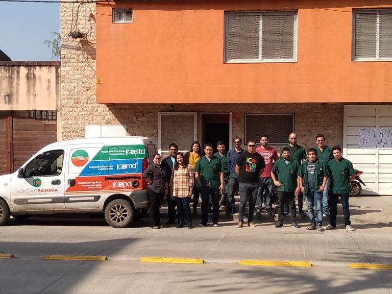 Paro y toma de empresa de productos ópticos