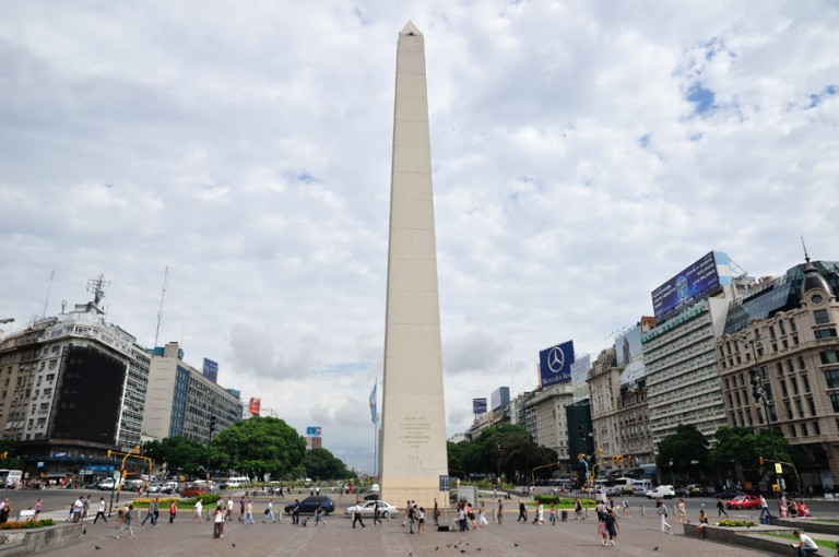 Reclamo de docentes universitarios frente al Obelisco