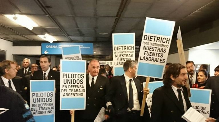 Conflicto en Aerolíneas Argentinas: los gremios de aeronavegantes anunciaron un paro de 24 horas para el próximo lunes