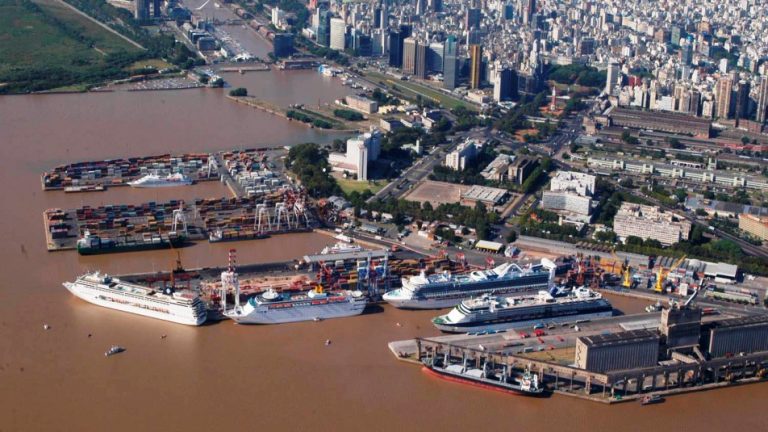 Otra vez una medida de fuerza gremial paraliza la actividad portuaria, marítima y fluvial de la Argentina