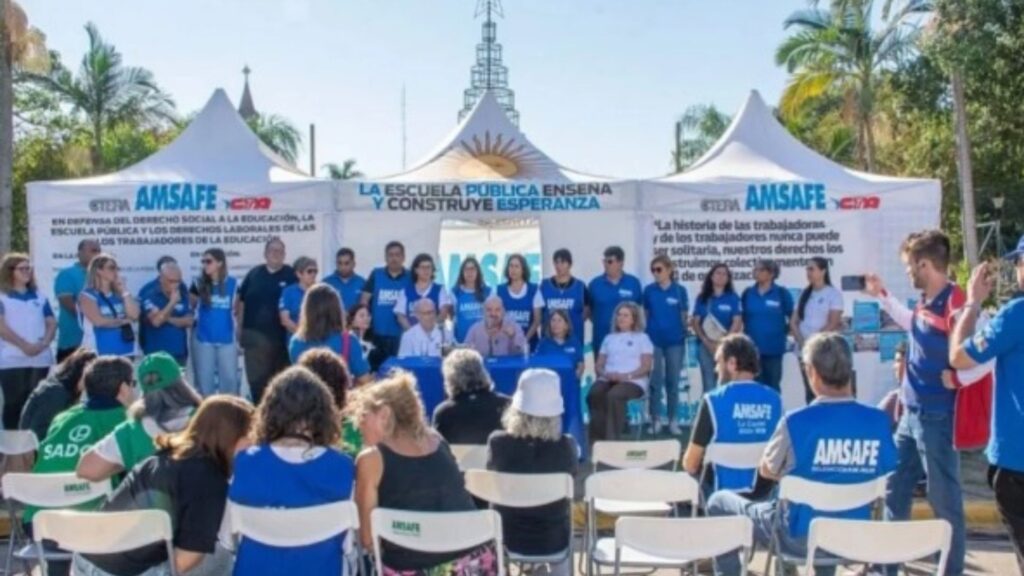 La Carpa Blanca vuelve a Rosario y reaviva el conflicto docente con la Provincia